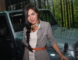 Vicky Shu Terjun Bebas Bareng Vios