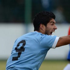 Suarez-Skrtel Tak Akan Pergi dari Liverpool