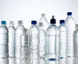 Trik Menghilangkan Bau Makanan pada Wadah Plastik