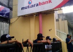 MA: Paksa Bank Century Bayar Kerugian Nasabah