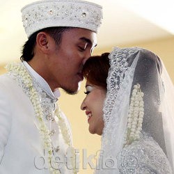 Akhirnya, Okie & Gunawan Resmi Menikah