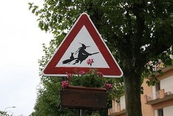 Hati-hati! Kota Ini Dihuni Penyihir