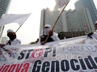 Massa Protes Keras Pembantaian di Myanmar