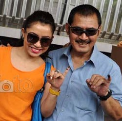 Gelar Syukuran Rumah Baru, Mayangsari & Bambang Bahagia 