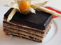 Cake Panggung Opera, Berkilau Berlapis Cokelat