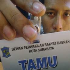 Penjagaan di DPRD Surabaya Tiba-tiba Diperketat, Ada Apa?