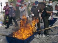 Narkoba dan Uang Palsu Dimusnahkan