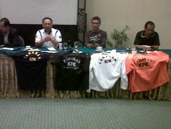 Sambil Dikenakan Pimpinan, 4 Baju Khusus Tahanan Dipamer KPK