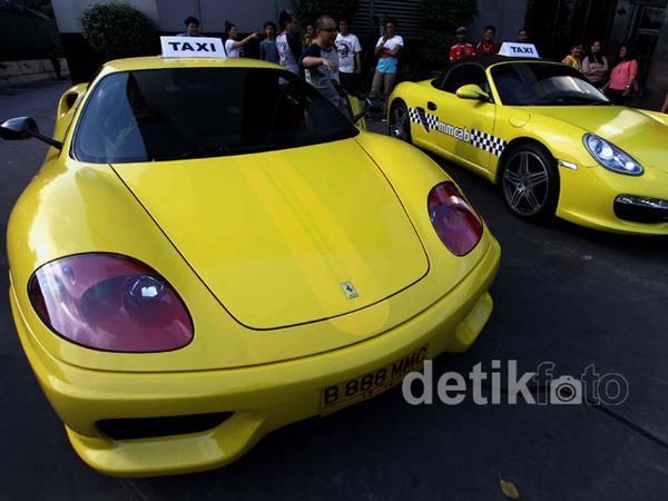 Taksi Mewah Mangkal di JCC