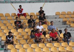 Sejumlah warga negara Indonesia menyempatkan diri menonton pertandingan ini di Stadion Petaling Jaya.