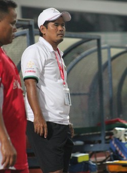 Pelatih tim Yamaha Indonesia U-13, Rohmat Namung Djamat.