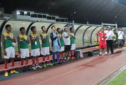 Tim cadangan dan pelatih di bench. Bersemangat demi Merah Putih.