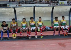 Para pemain cadangan tim Yamaha Indonesia U-13. Di turnamen ini pertandingan digelar 2 x 30 menit dengan pergantian maksimal tujuh pemain.