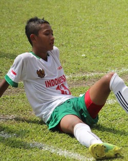 Ersa Adi Subroto bermain sebagai gelandang. Ia kelahiran 27 Maret 1999, tingginya sudah 165 cm.