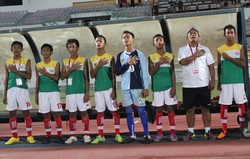 Lupakan kekalahan hari ini. Kegagalan cuma satu bagian menuju kesuksesan, Dik.