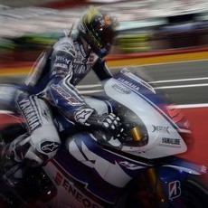 Lorenzo Sesali Masalah di Motornya