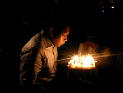 Ulang Tahun, Anas Urbaningrum dapat Kejutan Kue Tart dan Balon