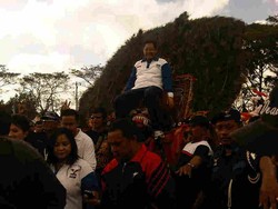 Rangkaian Acara Ulang Tahun, Anas Tunggangi Reog Ponorogo