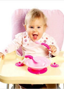 Si Kecil Sudah Mulai Belajar Makan? Inilah Peralatan Makan yang Wajib Anda Siapkan!