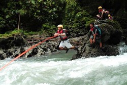 Basah-basahan di Green Canyon, Seru!