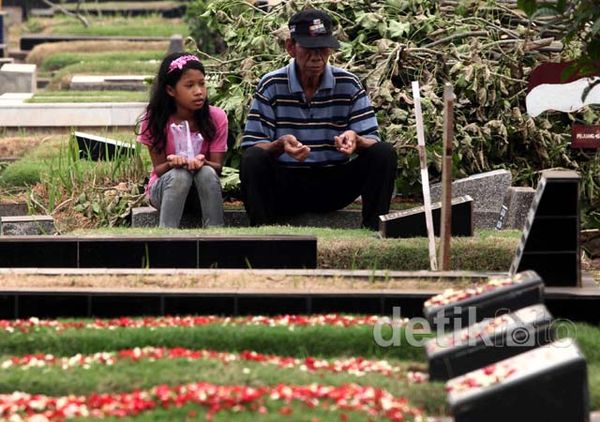 Tradisi Ziarah Makam Jelang Ramadan