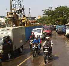 Pipa PDAM Bocor Imbas Pemancangan Tiang Flyover Diperbaiki