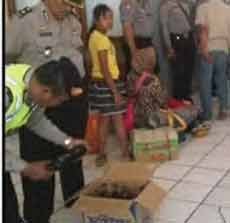 Puluhan Miras dan Sajam Diamankan Dari Penumpang Kapal