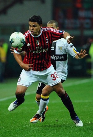 Maldini Kritik Penjualan Thiago Silva Maldini Kritik Penjualan Thiago Silva