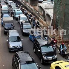 Arus Lalin Padat di Hari Pertama Sekolah