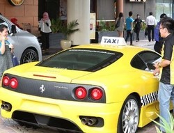 Polisi Tidak Beri Izin Taksi Ferrari dan Porsche