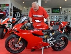 Kakek 85 Tahun Beli Ducati Panigale S