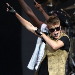 Aksi Justin Bieber di MTV World Stage 2012