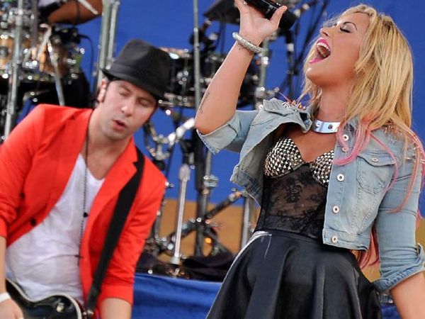 Demi Lovato Manggung di Acara Pagi