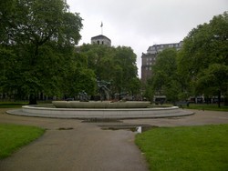 Hyde Park, Taman Monas Ala London