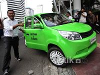 Dahlan Iskan Jajal Mobil Listrik Hijau Genjreng