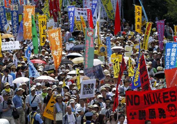 Di Jepang, Ratusan Ribu Warga Tolak Nuklir