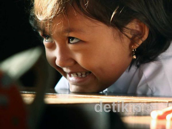 Wajah-wajah Ceria di Hari Pertama Sekolah