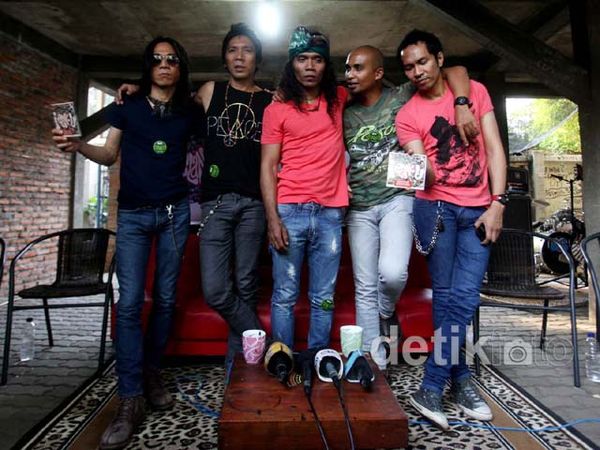 Ngobrol Santai Bareng Slank