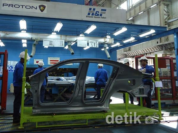 Di Sini Mobil Proton Diproduksi Massal