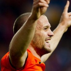 Aston Villa Dikabarkan Dekati Ron Vlaar