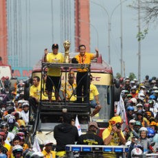 Sriwijaya FC Arak Piala ISL Keliling Kota Palembang