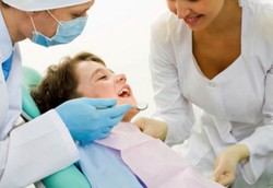 Yang Harus Diwaspadai Orangtua Saat Bawa Anak ke Dokter Gigi