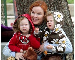 Gemes! Foto-foto Anak Kembar Selebriti Dunia