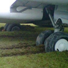 Bandara SSK Pekanbaru: Garuda Belum Dievakuasi, Bandara Masih Ditutup