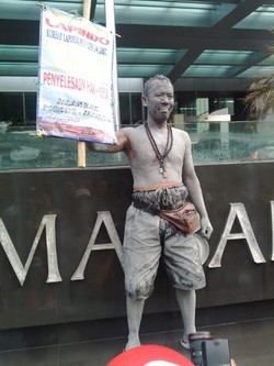 Korban Lapindo yang Berjalan Kaki ke Jakarta Beraksi di Wisma Bakrie