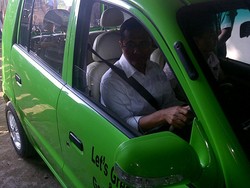 Tinggalkan Mercy, Dahlan Naik Mobil Listrik Made In Depok ke Hotel Bintang 5