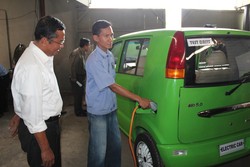 Naik Mercy, Dahlan Jemput Lagi Mobil Listrik Made in Depok