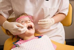 Sembarangan Menambal Gigi Bisa Mengubah Perilaku Anak