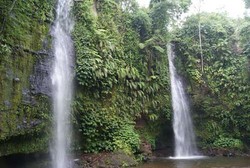 Terbuai Kehalusan Air Terjun Benang Stokel