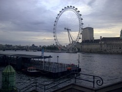 Naik Bianglala Terbesar di Dunia, Siapa Takut!